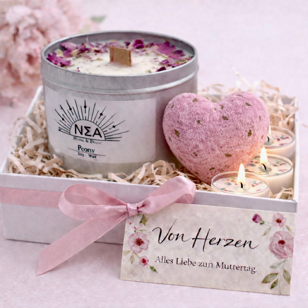 Geschenkset „Pfingstrosenglück“ – Duftkerze, Badebombe & Teelichter